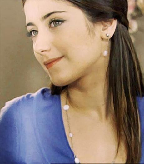 36 - Hazal Kaya