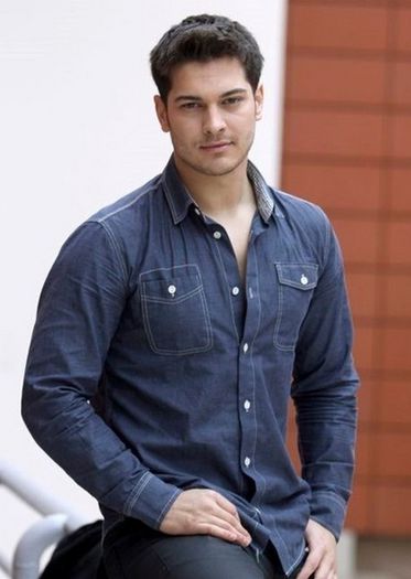 Cagatay Ulusoy (Emir) - Feriha