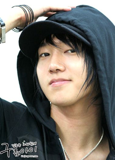 SuJu-Yesung-kim-jong-woon-yesung-31479581-480-666