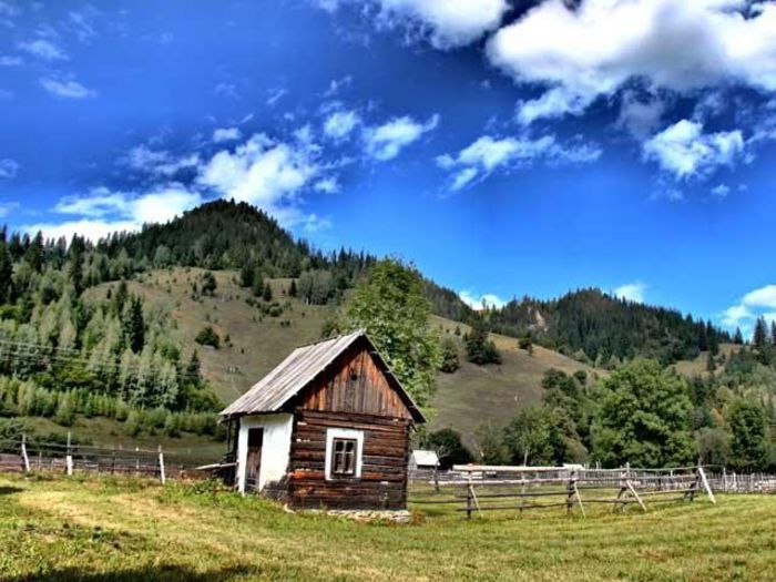 povestile-bucovinei-de-la-bisericuta-din-deal-la-afumatoarea-de-pastramioare-17433615 - Natura si atat