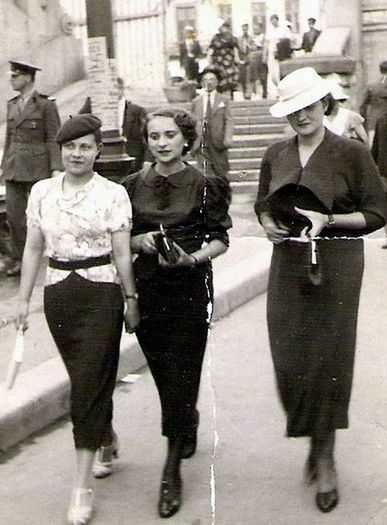 Mama, intre doua prietene, Bucuresti 1938; Fotografie din 1938.
