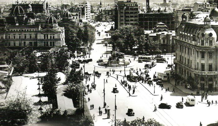 Piata Ion C. Bratianu cu monumentul lui Ion C. Bratianu in anul 1938; Azi, Piata Universitatii (Foto Noi Media Print, Bucuresti 2003).
