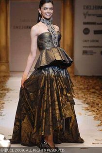 Deepika-Padukone-at-Delhi-Fashion-Week-09 - Deepika Padukone