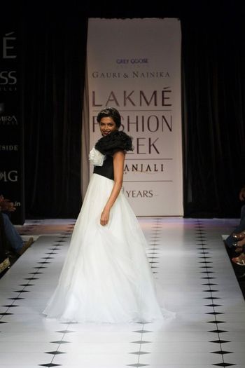 Deepika-Padukone-Hot-LFW-03