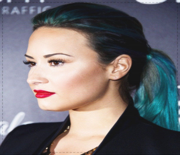 deeascumpik - e foarte frumoasa si are o voce de aur. - lots of reasons - why we love DEMI