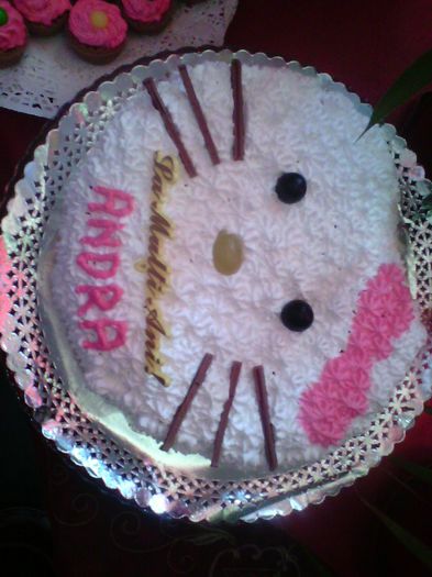 andra 10ani tort hello kitty