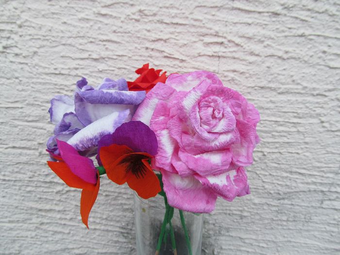 trandafiri; din Toilette papier
