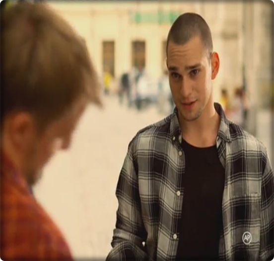 Andrei, nu vezi că Ioana moare de nerăbdare să îţi vadă colecţia de timpre ? Nu o mai ţine în suspan - bucatarie ____ cooking - x3