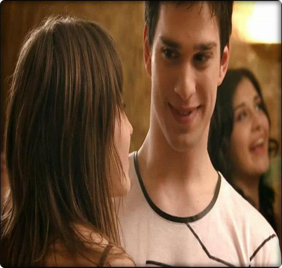 Ăăă.. cine să fie împreună cu cine ? [ i.p. + face pe prostul. ] #i. - bucatarie ____ cooking - x3