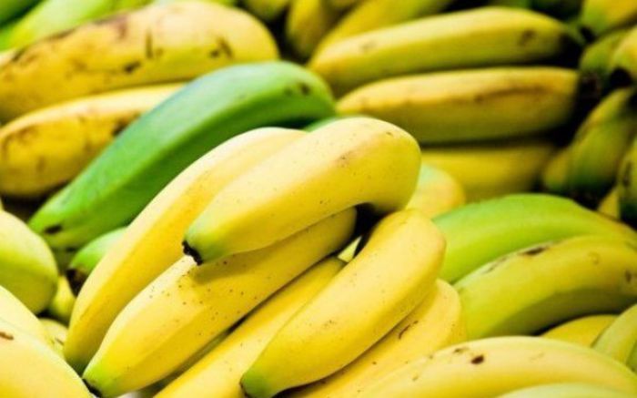 6 - ALEGETI-VA O POZA LIBERA CU FRUCTUL BANANA