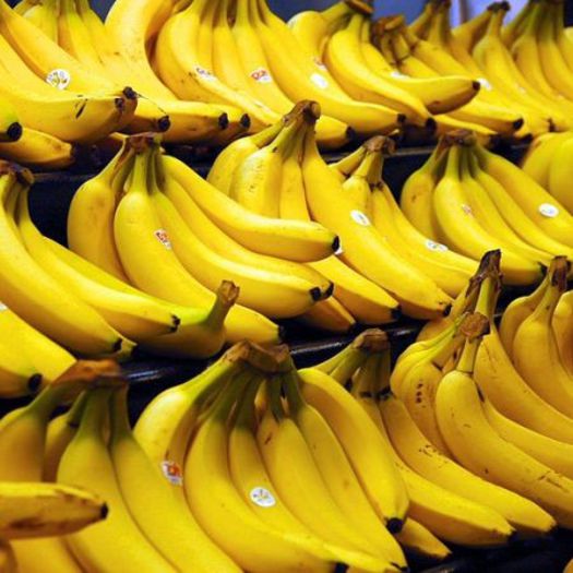 16 - ALEGETI-VA O POZA LIBERA CU FRUCTUL BANANA