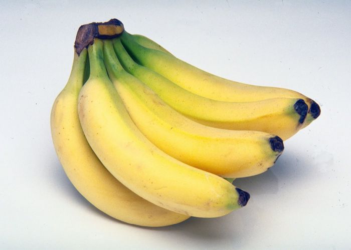 40 - ALEGETI-VA O POZA LIBERA CU FRUCTUL BANANA