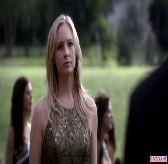 ┊мяs.sнεℓℓεү» haha, amuzantule. vezi poate se sparge oglinda în capu' tău. :) - Episode - 09