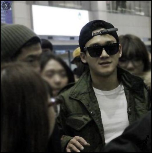 140111 Chen @ Beijing Airport and Incheon Airport.02