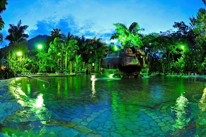 1404711_754615304552839_717212741_o