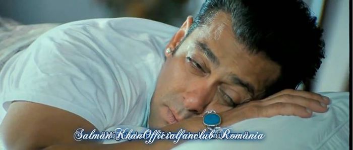 S17 - SALMAN KHAN SLEEPING