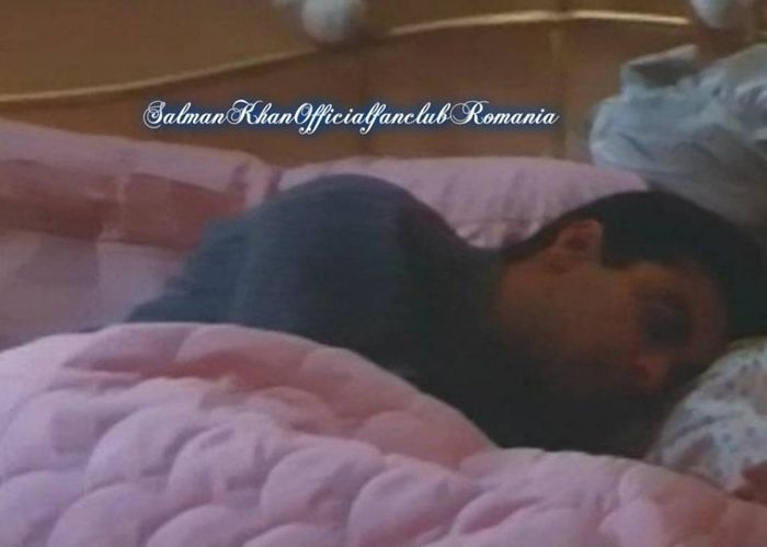 S21 - SALMAN KHAN SLEEPING