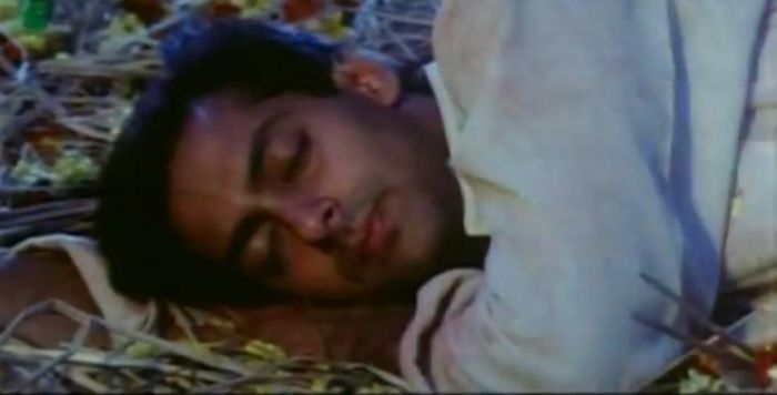 S40 - SALMAN KHAN SLEEPING