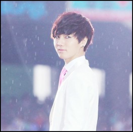 Y. :-s.. Ma arunc in Han river..