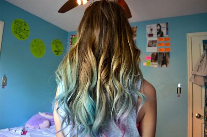 　　　　　　@ANNIE ↘ is my sister ↙ - one day you are important next day you are worthless