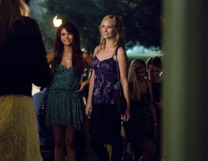 elena-and-caroline-at-a-college-party