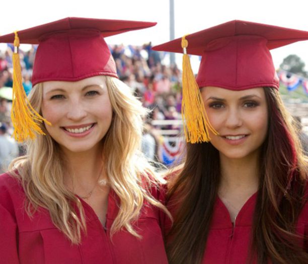 tvd-elena-caroline-college