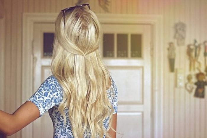 　　　　　　@MONY ↘ is my friend ↙ - one day you are important next day you are worthless