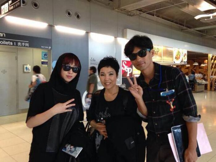 minzy and mom - 2NE1 11