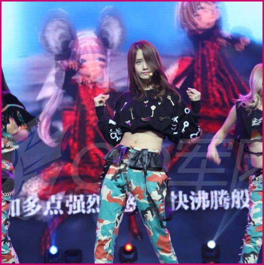 ^^.. :)) .. Poate. :-? ..Daca ma primesti ma mut. :3 .. Daca nu, nu ma mai mut. :( . .:))