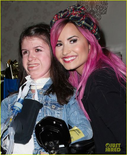 demi-lovato-shows-off-new-pink-hair-for-grammys-interviews-01 - Demi Lovato Shows Off New Pink Hair for Grammys Interviews