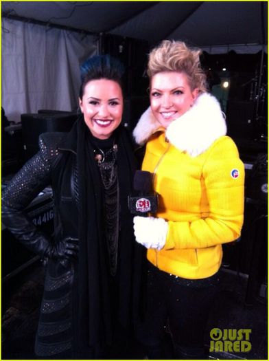 demi-lovato-performs-for-et-canada-on-new-years-eve-2014-02