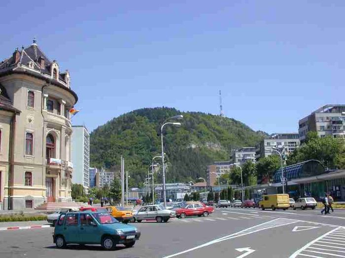 TEATRUL TINERETULUI PIATA STEFAN CEL MARE