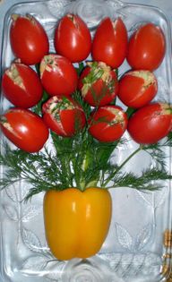 "Lalele" 8 martie - Idei de aranjare a platourilor pentru mese festive