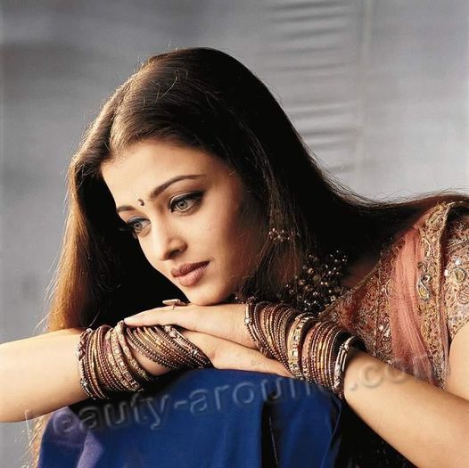 AISHWARYA RAI - NU-I ASA CA SEAMANA BINE CU AISHWARYA RAI-LOL DOAMNEEEE-PARCA AR FI EA BATRANA