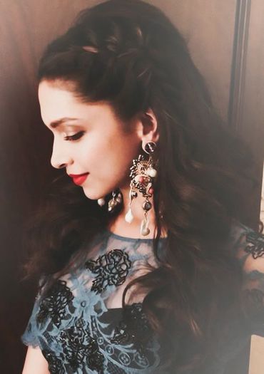 deepika-padukone-gearing-up-for-renault-star-guild-awards-2014_138988859600