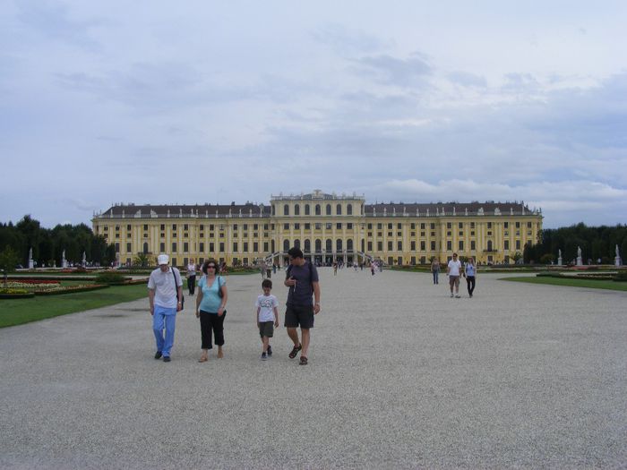 Castelul Schonbrunn din depaertare - 3a VIENA 2010