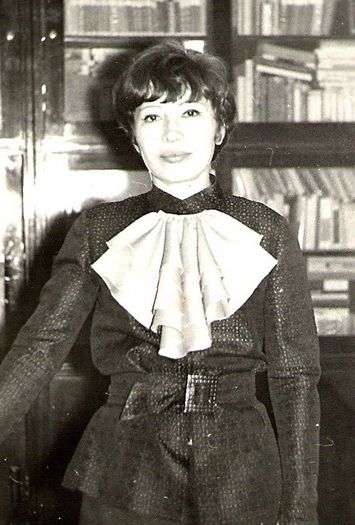 Mirella Radu, vara primara, prima nasa; Iasi, Casa Universitarilor, 1975.
