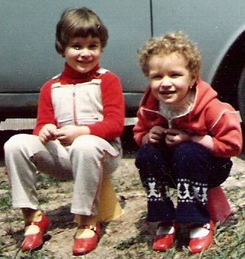 Puii tatei, Andreea si Veronica Zainescu; Iasi 1983
