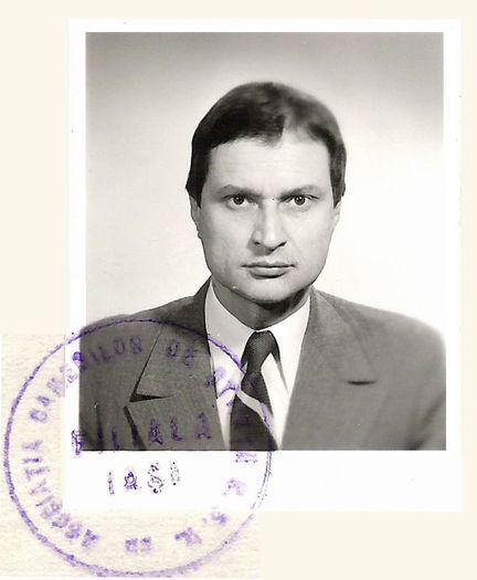 Dr ing. Cristian Zainescu, membru AOS; Membru al Asociatiei Oamenilor de Stiinta din Romania, 13 ianuarie 1990 (Fotografie de pe legitimatia de membru).

