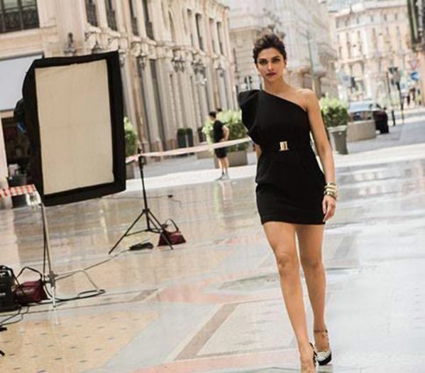 deepika-padukone-black-dress-spicy-look-fashion-designer-van-heusen-limited-edition-2013[1] - Deepika dresses
