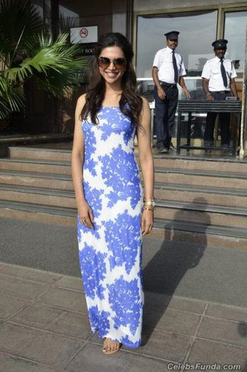 Deepika-Padukone-Photos-at-Close-UP-Event-5-620x935[1] - Deepika dresses