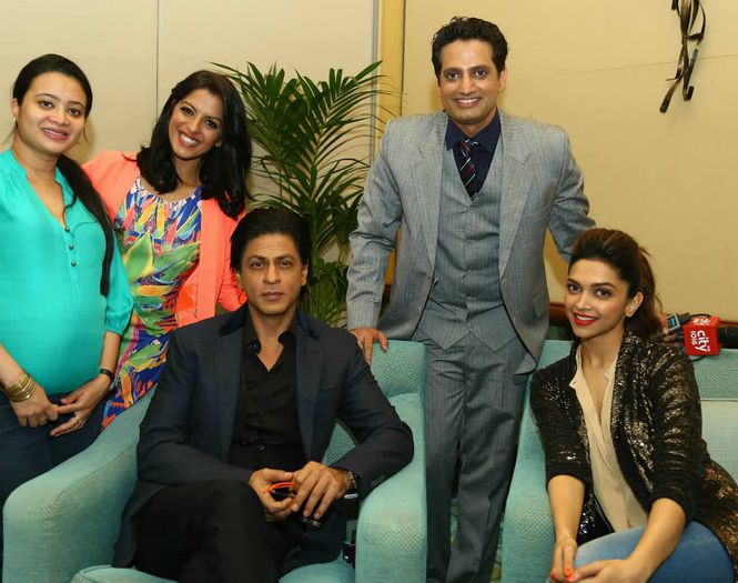 Deepika-Padukone-and-Shahrukh-Khan-In-Dubai-2