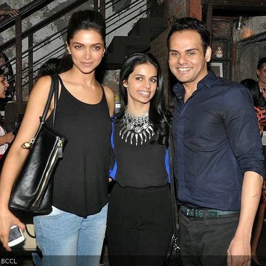 Deepika-Padukone-poses-Ashiesh-Shah-(R)