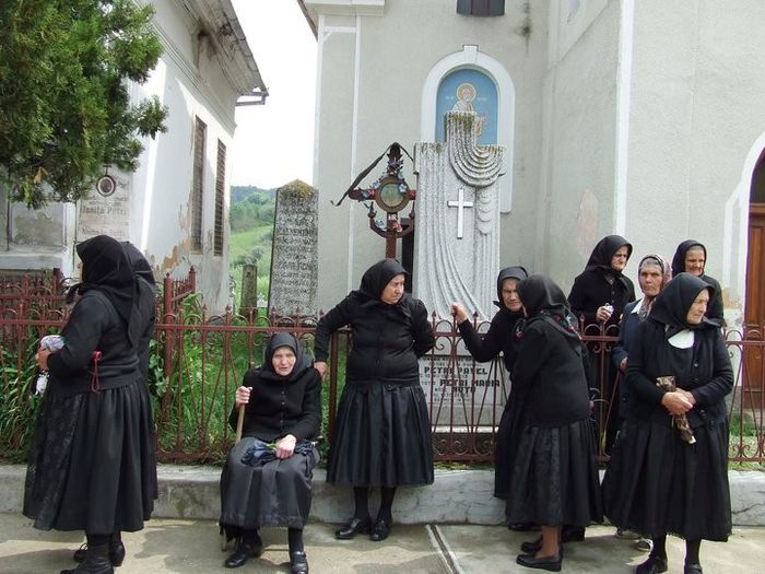  - COSTUMUL POPULAR ROMANESC DIN DIFERITE ZONE