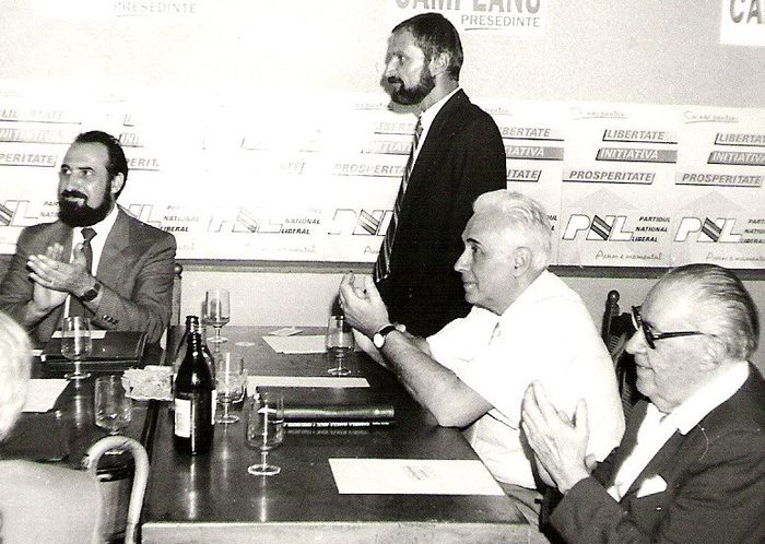 Cu senatorii R. Campeanu si Cezar Buda (Iasi), prezidand adunarea - 1990