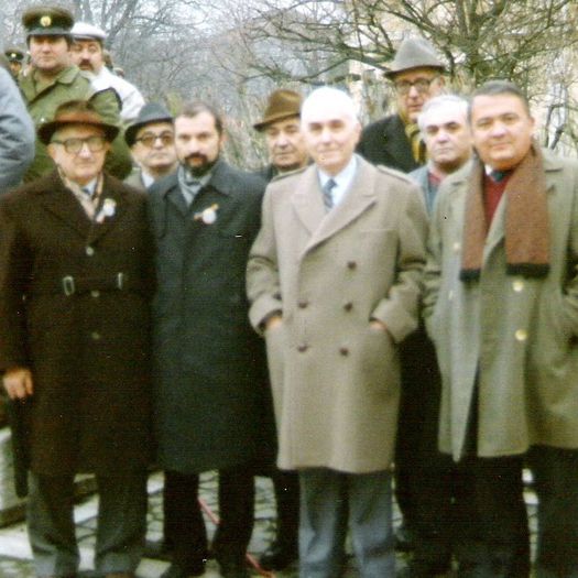 Parlamentarii PNL la primul 1 Decembrie; Alba Iulia, 1990: Aron Todoroni, Tudor Horia Nicolescu, Cristian Zainescu, Ariton Nedelcu, Radu Campeanu, Dan Lazarescu, Marin Bivolaru si Mircea Vaida
