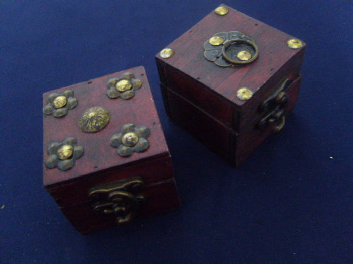 S7000931; Cufar bijuterii
PRET 5LEI
