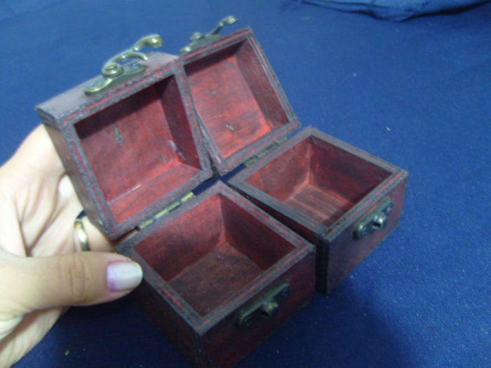 S7000933; Cufar bijuterii
PRET 5LEI
