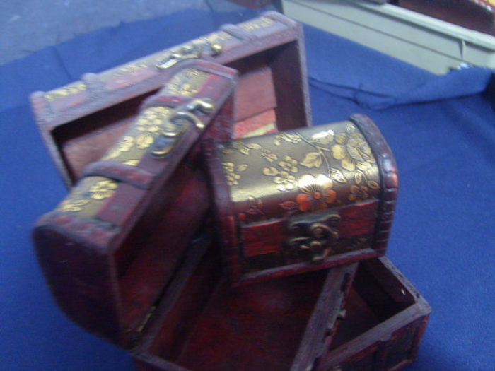 S7000940; Cufar bijuterii
Cutie mare 15lei
Cutie mijlocie 10lei
CUTIE MICA 5 LEI
