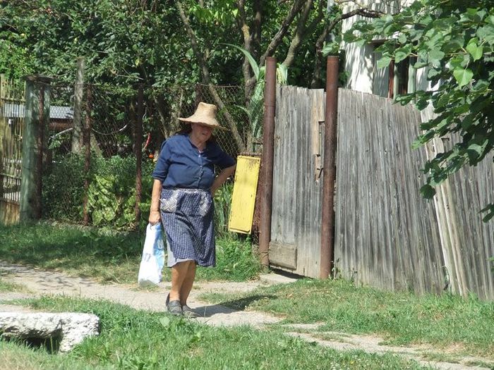  - COSTUMUL POPULAR ROMANESC DIN DIFERITE ZONE